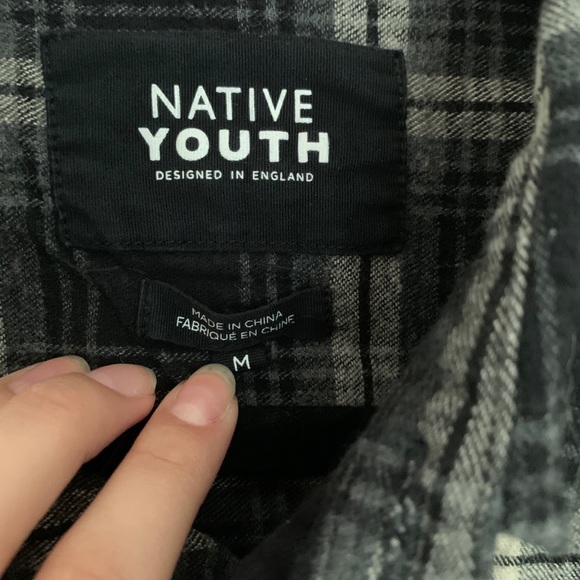 Native youth plaid button down black grey small - Picture 9 of 9